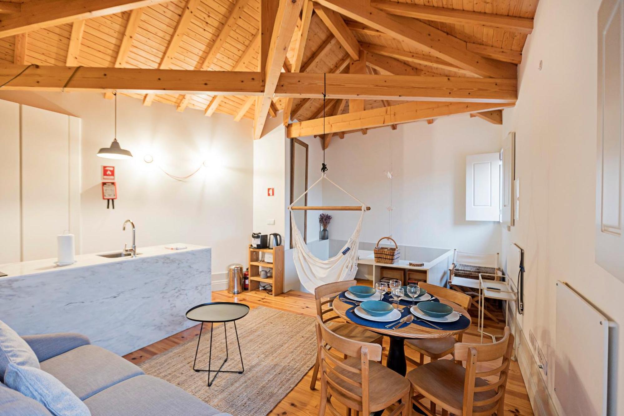 Appartement Charming Retreat With Balcony Porto